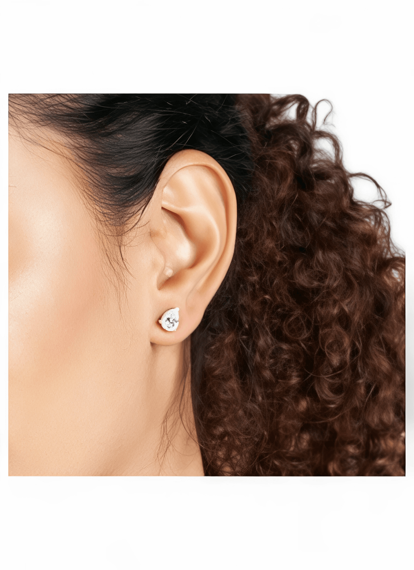 The Élise Studs™ — Everyday Gold, Extraordinary Glow